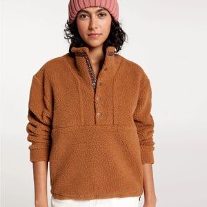 Alpine Design Women’s Medium 1/4 Snap
Sherpa in Color Caramel Latte